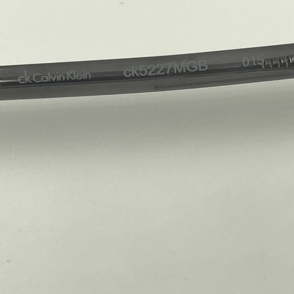 CALVIN KLEIN MAGNET CLIP-ON RECTANGLE SUNGLASSES - Picture 4 of 8